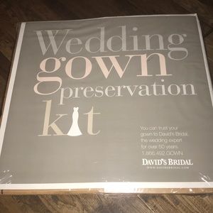 BRAND NEW!!! Wedding gown preservation kit